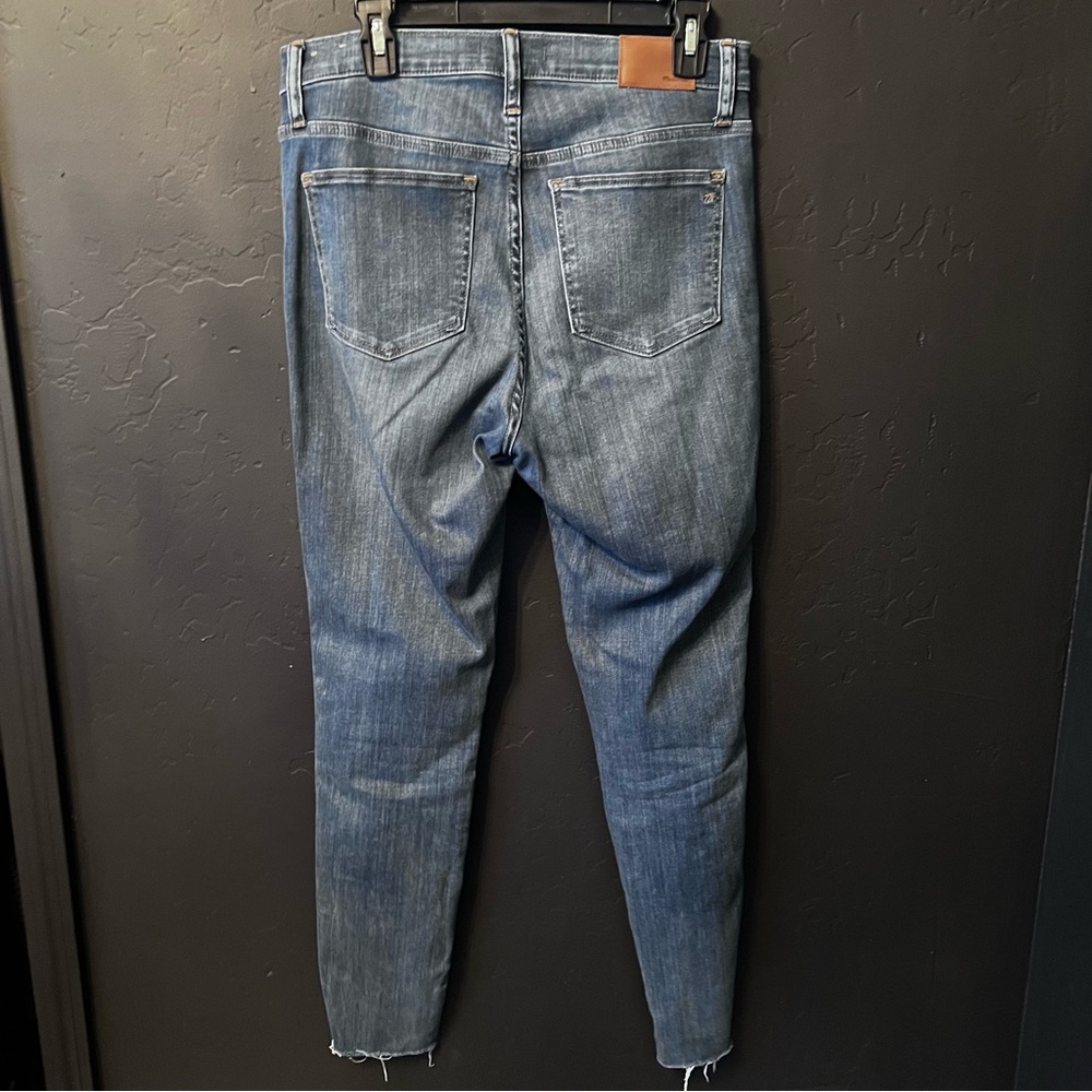 Madewell 10" High Rise Skinny Jeans Raw Hem Cut Off
Size 29 - Picture 6 of 10